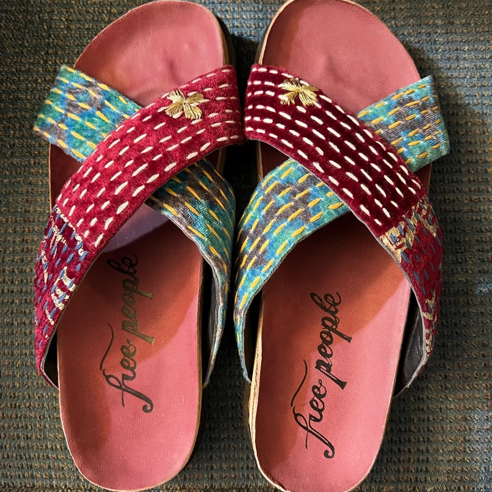 NWOB Free People Wildflowers Crossband Leather Sandals Size:US 9.5 / EU 39.5